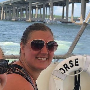 Meet your Posher, Holly